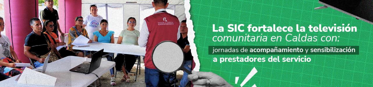 Anuncio promocional de la SIC sobre la televisión comunitaria en Caldas.  A la izquierda hay una foto de una reunión: varias personas sentadas escuchan a un hombre con un chaleco de la SIC. A la derecha, sobre un fondo verde, hay un texto que anuncia "jornadas de acompañamiento y sensibilización" y dibujos de una lupa y un televisor.