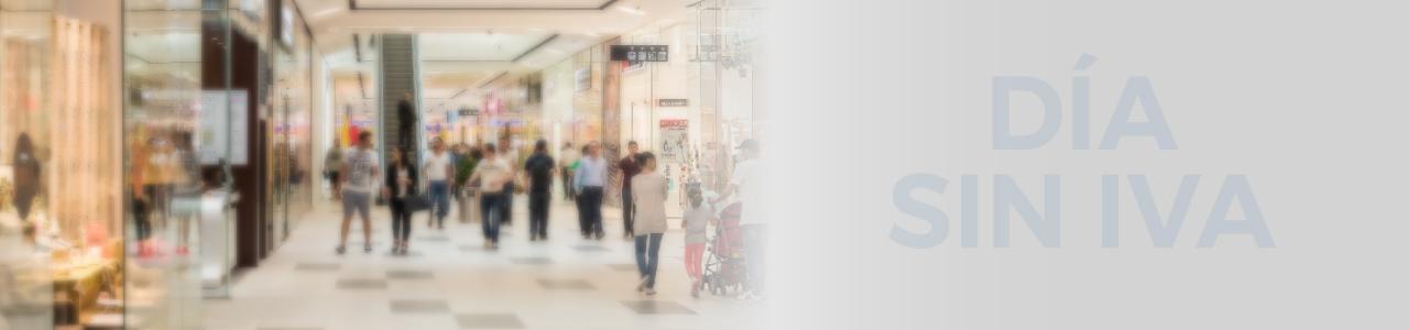 La imagen muestra a varias personas caminando por el pasillo de un centro comercial