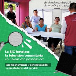 Anuncio promocional de la SIC sobre la televisión comunitaria en Caldas. A la izquierda hay una foto de una reunión: varias personas sentadas escuchan a un hombre con un chaleco de la SIC. A la derecha, sobre un fondo verde, hay un texto que anuncia "jornadas de acompañamiento y sensibilización" y dibujos de una lupa y un televisor.