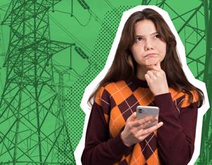 Mujer joven en actitud confundida o preocupada, mirando su teléfono móvil. El fondo verde la sitúa frente a unas altas torres de energía o telecomunicaciones.