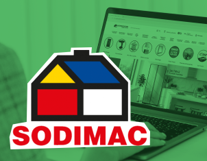 Una persona trabajando en una laptop que muestra el sitio web de Homecenter, con el logo de Sodimac en primer plano sobre un fondo verde.