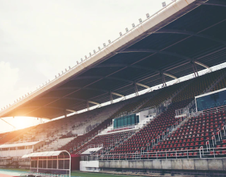 imagen contiene la gradas de un estadio