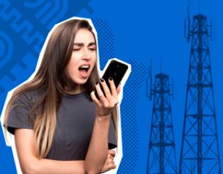 Mujer hablando por teléfono.